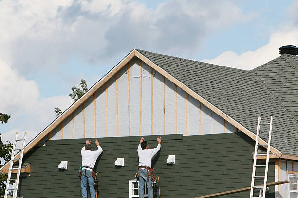 Professional Siding Installation technician working in Troutdale, OR